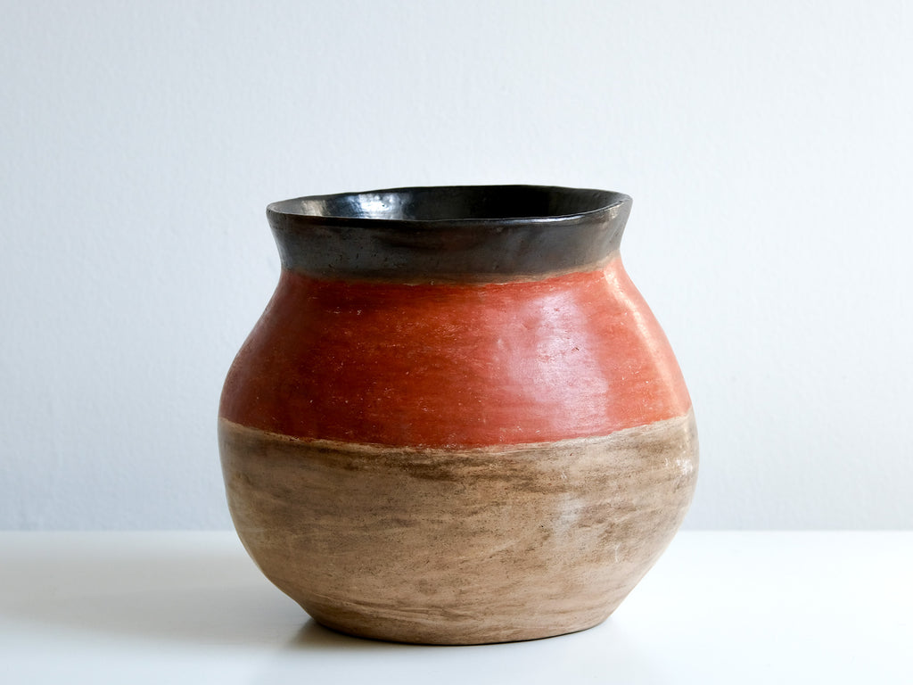 round vase