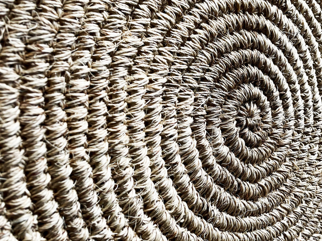 Woven placemats round