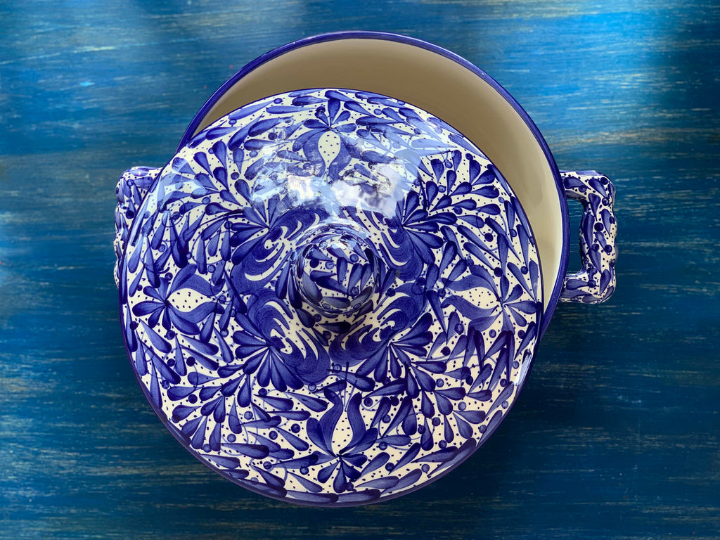Ceramic bowl with lid